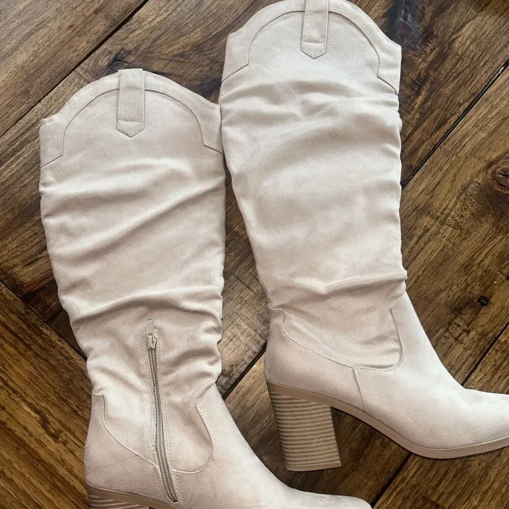 Women's Tall Beige Boots Shoe Size 11 box 1